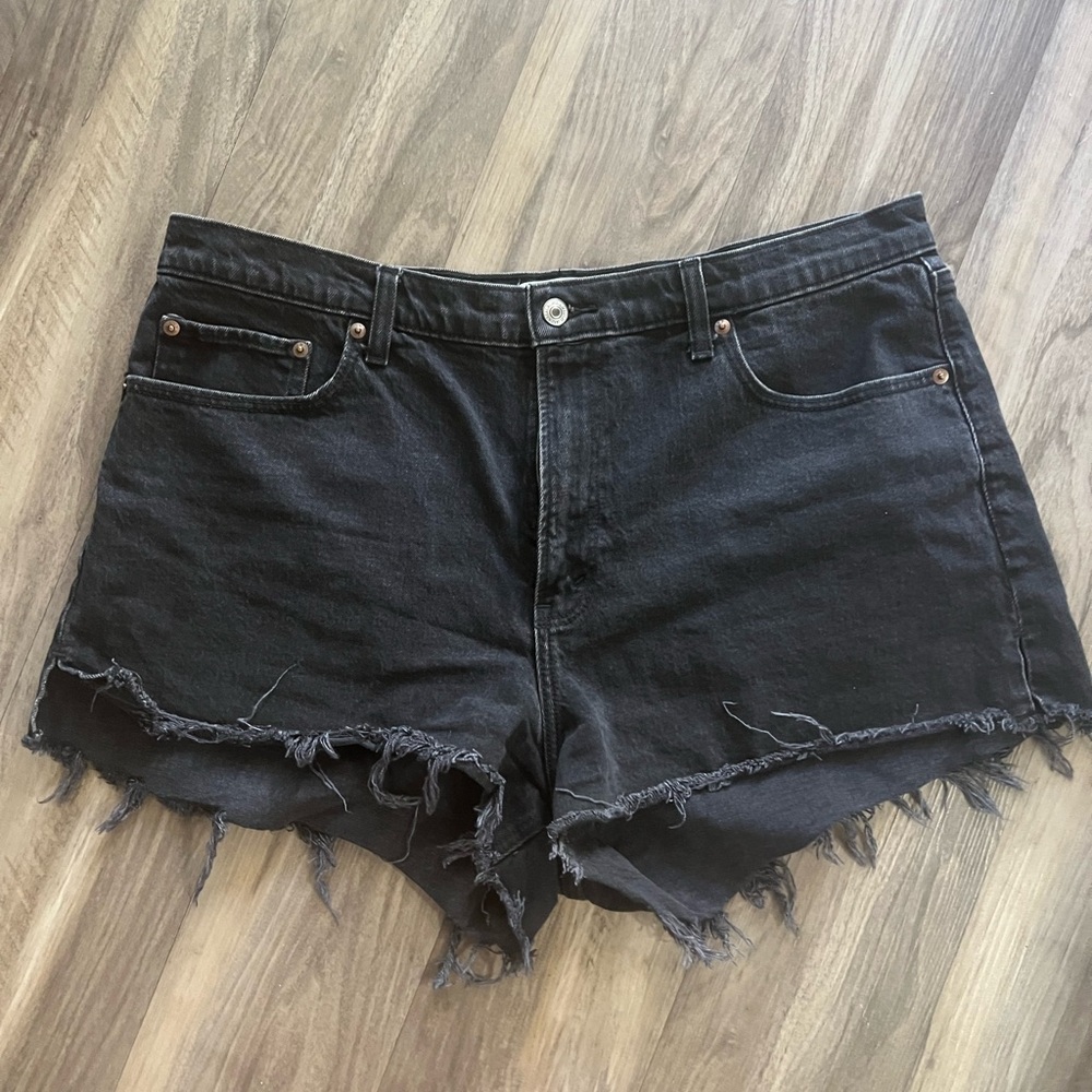 Abercrombie & Fitch Black Mom Short
